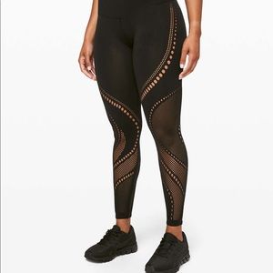 Lululemon Reveal x Barry’s leggings